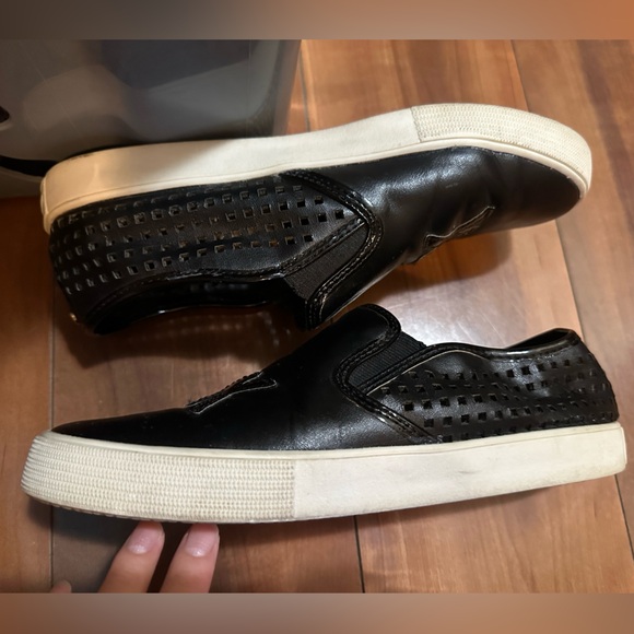 Michael Kors - Sadie Girls Leather Slip Ons - Black Size 4 (Can Fit Women’s 6) - Picture 3 of 11